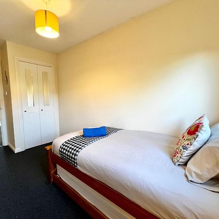 Appartement Stylish Modern Flat With Juliet Balcony & Parking à Glasgow Extérieur photo