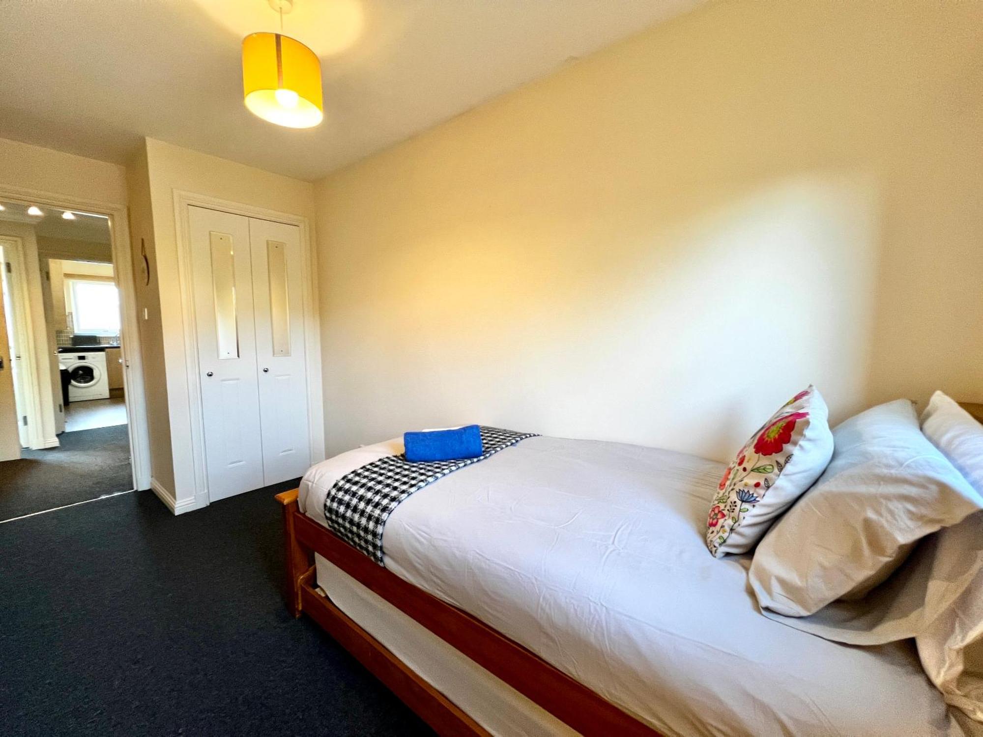 Appartement Stylish Modern Flat With Juliet Balcony & Parking à Glasgow Extérieur photo