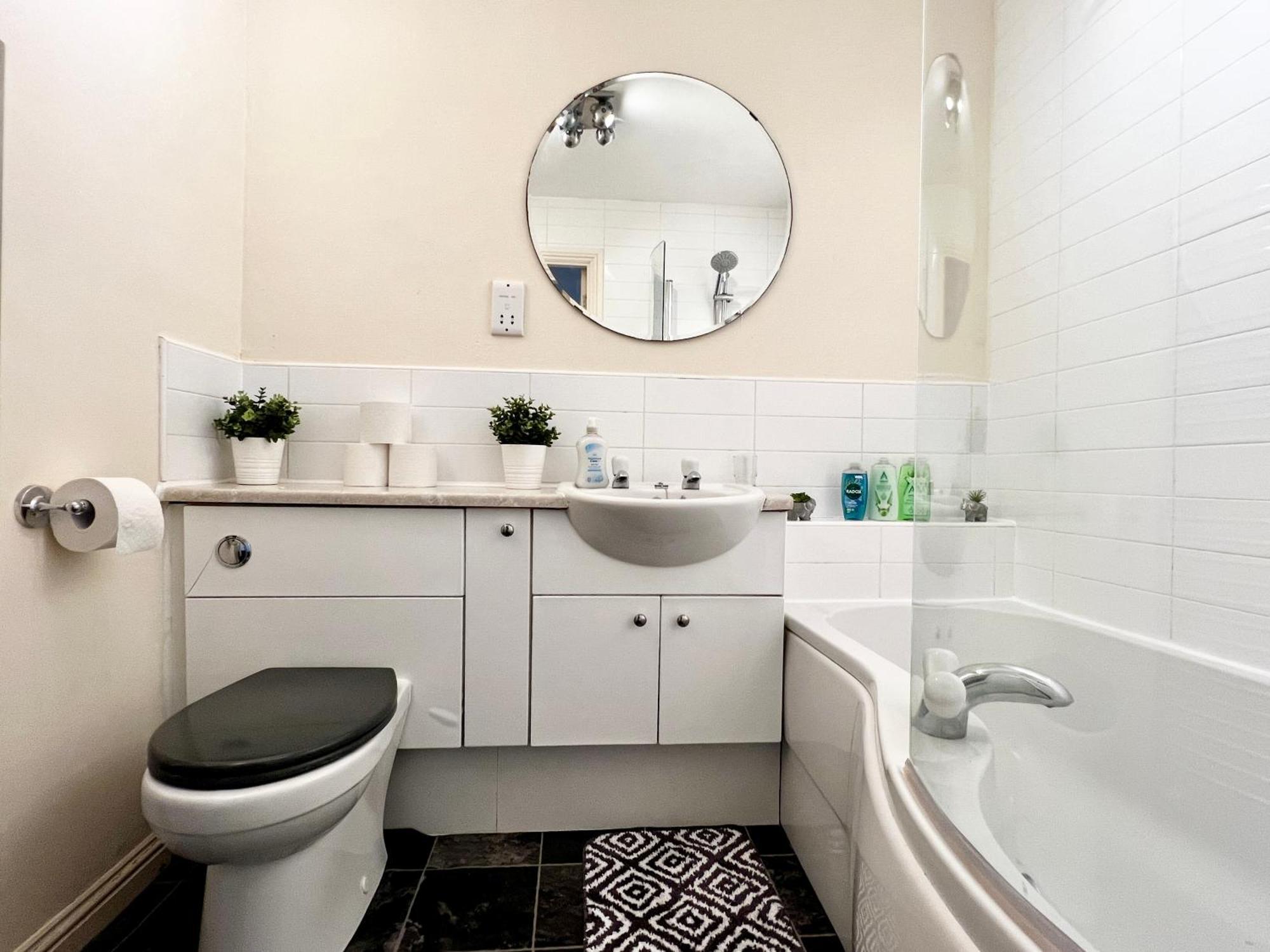 Appartement Stylish Modern Flat With Juliet Balcony & Parking à Glasgow Extérieur photo