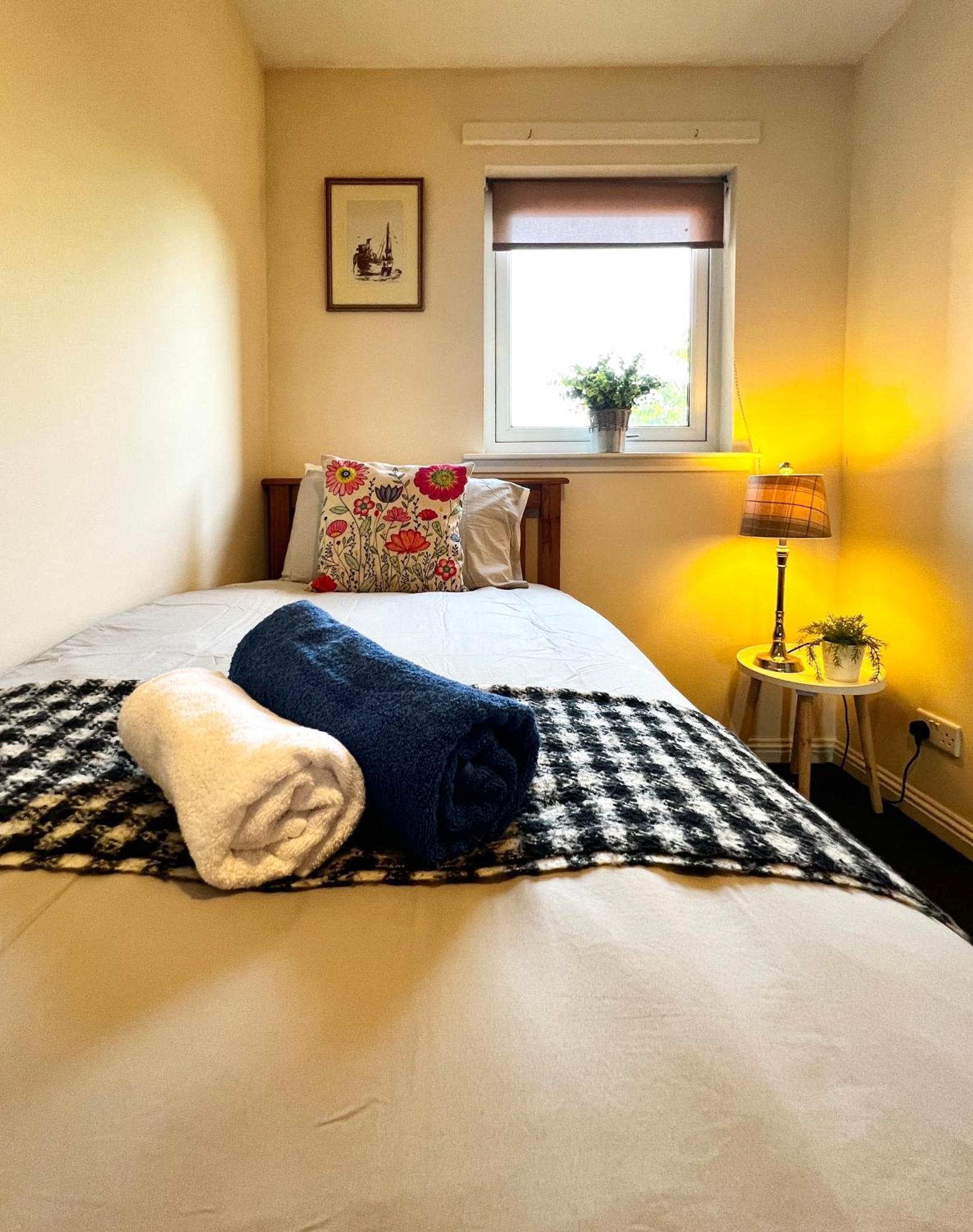 Appartement Stylish Modern Flat With Juliet Balcony & Parking à Glasgow Extérieur photo