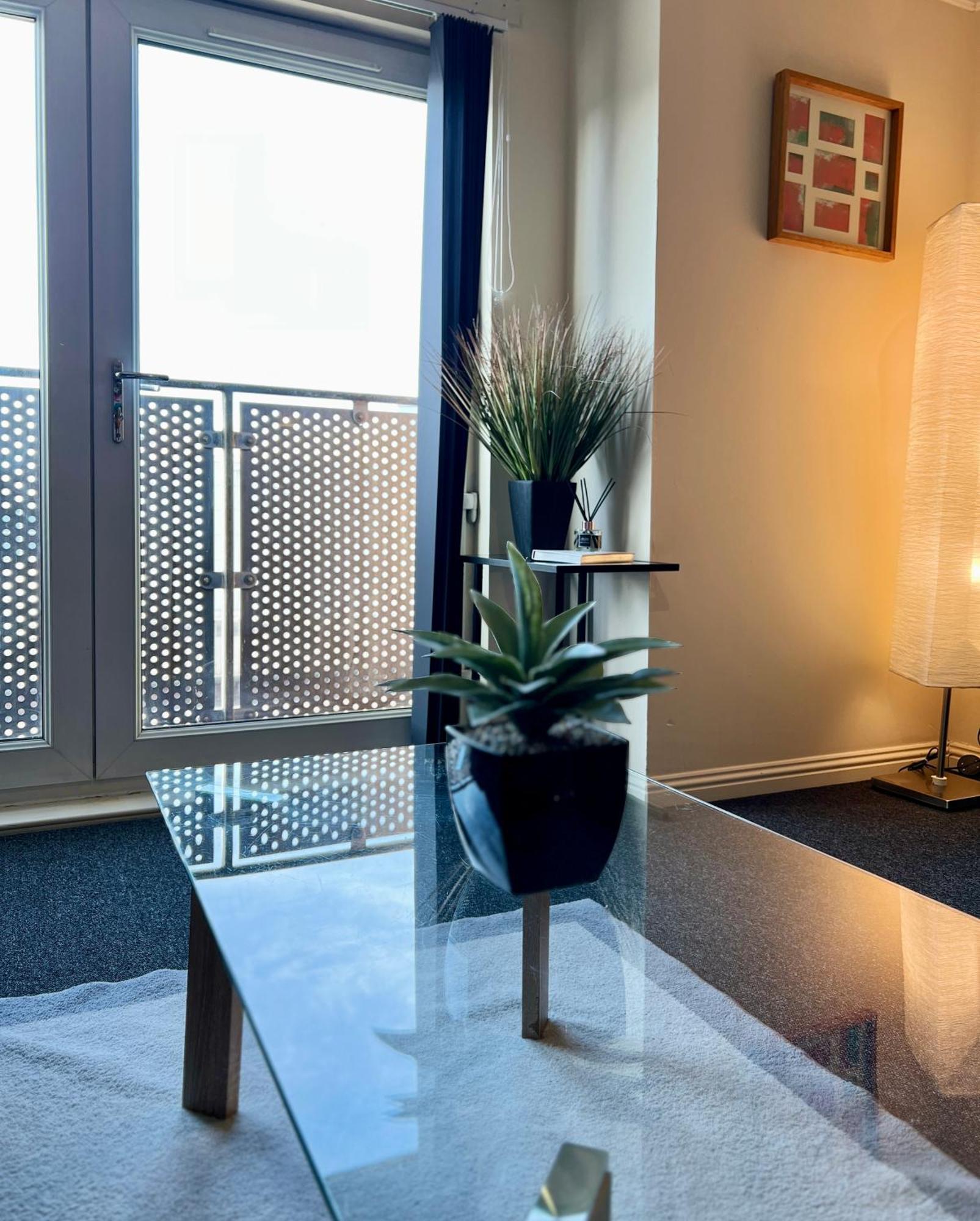Appartement Stylish Modern Flat With Juliet Balcony & Parking à Glasgow Extérieur photo