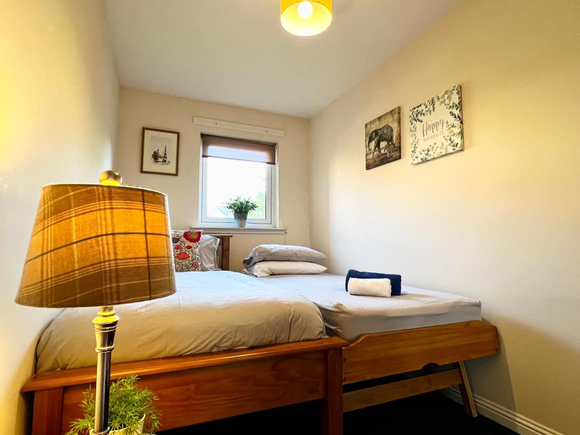 Appartement Stylish Modern Flat With Juliet Balcony & Parking à Glasgow Extérieur photo