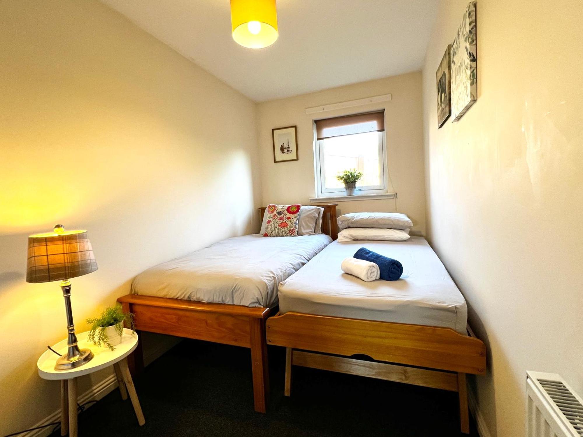 Appartement Stylish Modern Flat With Juliet Balcony & Parking à Glasgow Extérieur photo