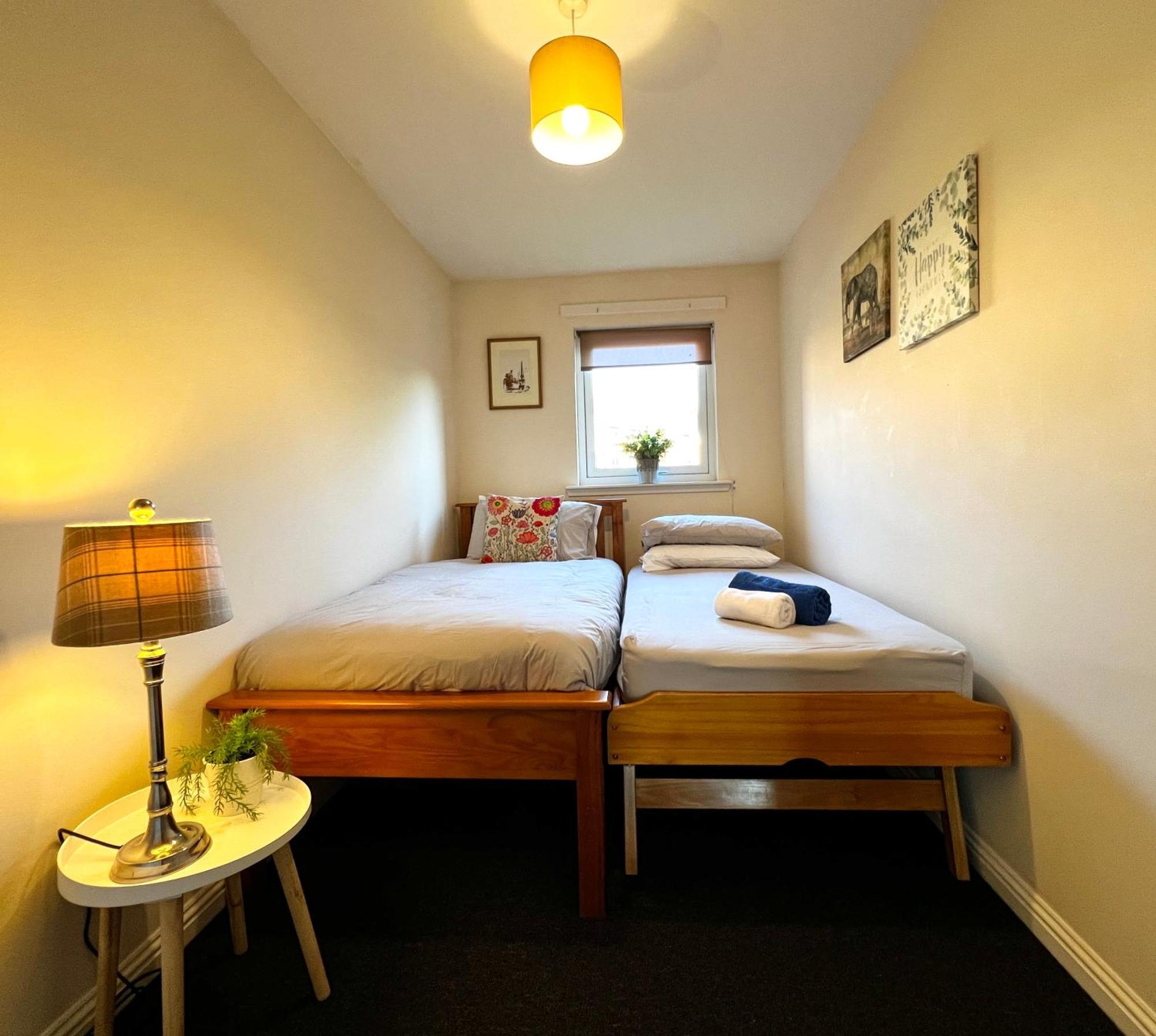 Appartement Stylish Modern Flat With Juliet Balcony & Parking à Glasgow Extérieur photo