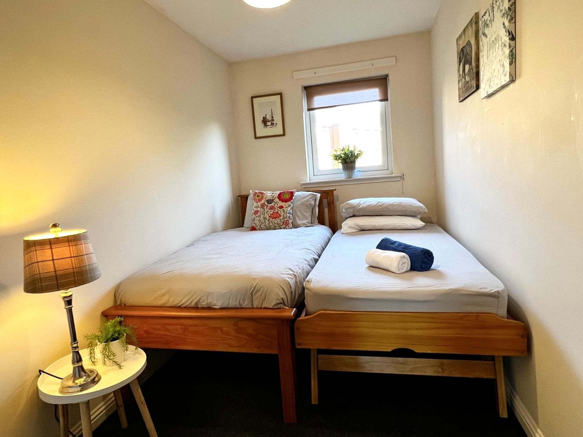 Appartement Stylish Modern Flat With Juliet Balcony & Parking à Glasgow Extérieur photo