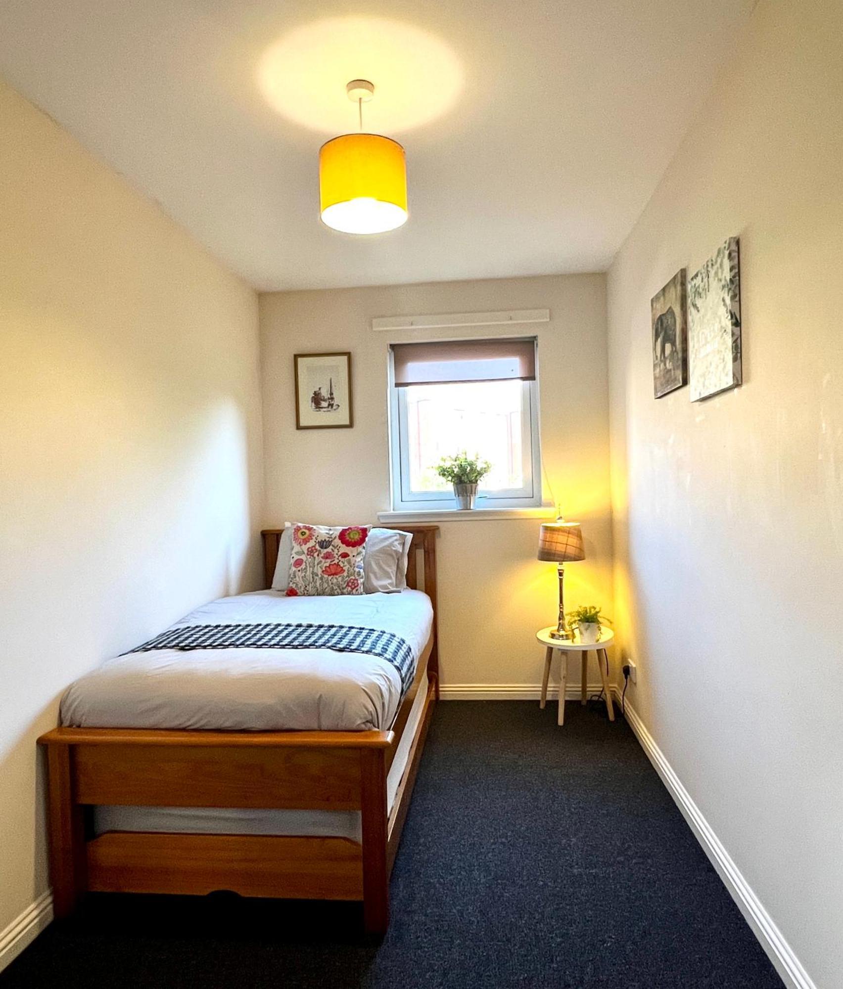 Appartement Stylish Modern Flat With Juliet Balcony & Parking à Glasgow Extérieur photo